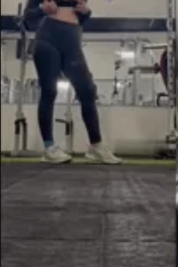 Bokep Indo -Ukhti Jilbab Eksib di Gym