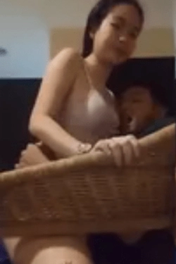 Bokep Indo -Ayang Lagi Haid, Jadinya Ngisep Tetek Dulu