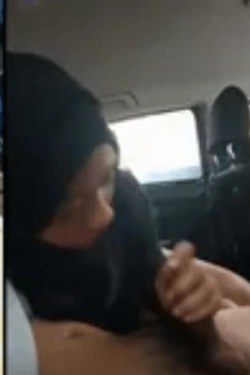 Bokep Indo – Ukhti Hasna Ngisep Kontol Pacar di Mobil